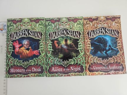 Set Darren Shan - Hunters in the Dusk, Allies of the Night, The Vampire's Assistant